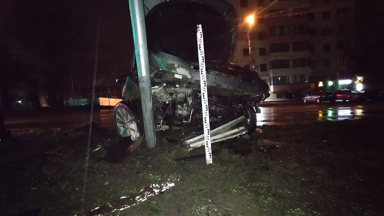 На улице Чапаева в Ставрополе произошло ДТП
Водитель Volkswagen не справился с управлением и врезался в столб. Пострадали 23-летний водитель и его пассажир, их госпитализировали | Сетка — социальная сеть от hh.ru