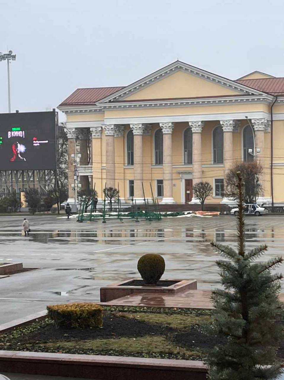 В Ставрополе на площади Ленина начали установку главной ёлки края
📸 От подписчицы | Сетка — социальная сеть от hh.ru