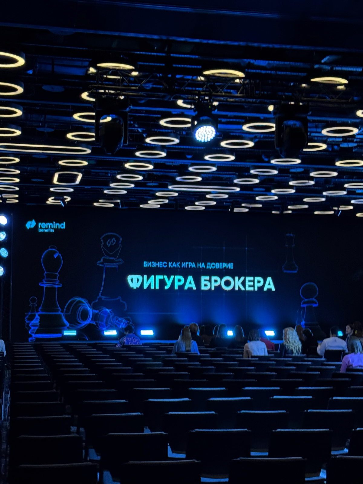 Солнечный вторник-время обсудить теплые темы☀️
Дискуссии на тему доверия от #Remindbenefits | Сетка — социальная сеть от hh.ru