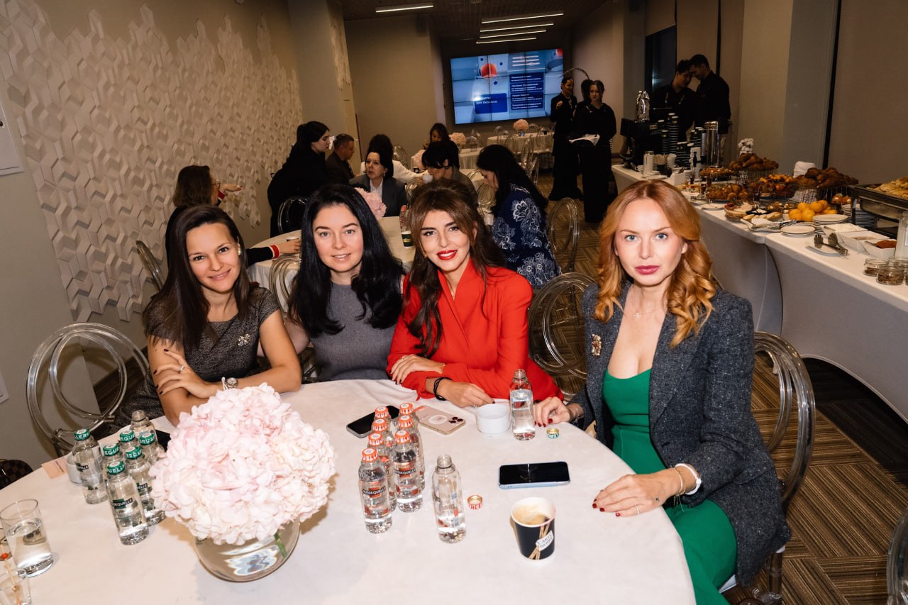 Сила партнёрства: итоги форума Woman Wings 2024
22 ноября состоялся форум Woman Wings, на котором команда Кибердома выступила сразу в нескольких дискуссиях и провела воркшоп в рамках реализации социал... | Сетка — социальная сеть от hh.ru