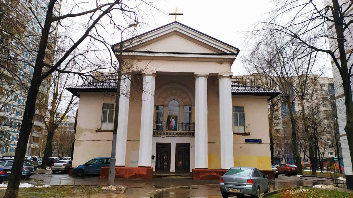 Окраины Москвы таят в себе много удивительных мест и интересных событий, за которыми не обязательно ехать в центр города
❗️Если Вы хотите сходить в гости к Деду Морозу не выезжая из Москвы
❗️Или узнат... | Сетка — социальная сеть от hh.ru