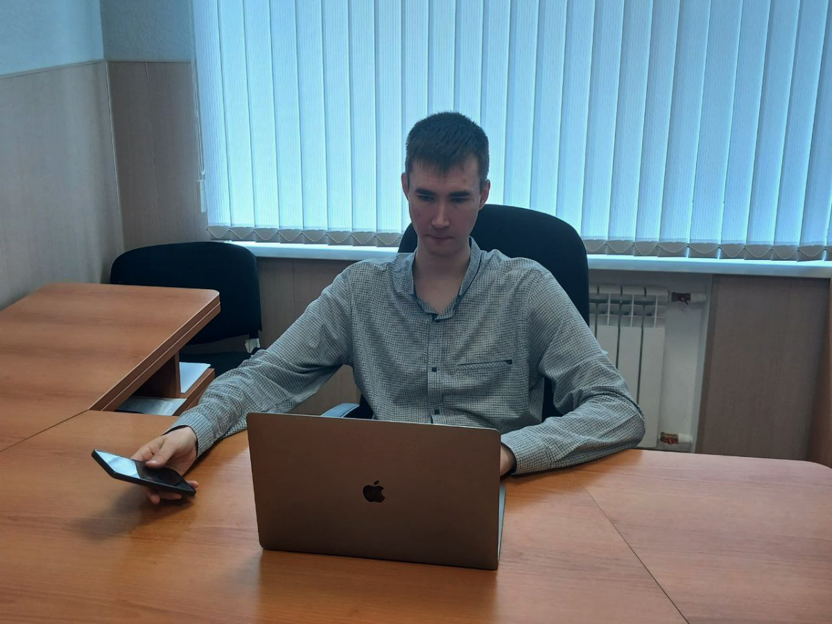 Написал собственную реализацию для масштабирования WebSocket'ов 

Пользователей у нашего проекта становится всё больше, поэтому мы продолжаем масштабироваться. На этот раз настала очередь WebSocket'ов | Сетка — социальная сеть от hh.ru