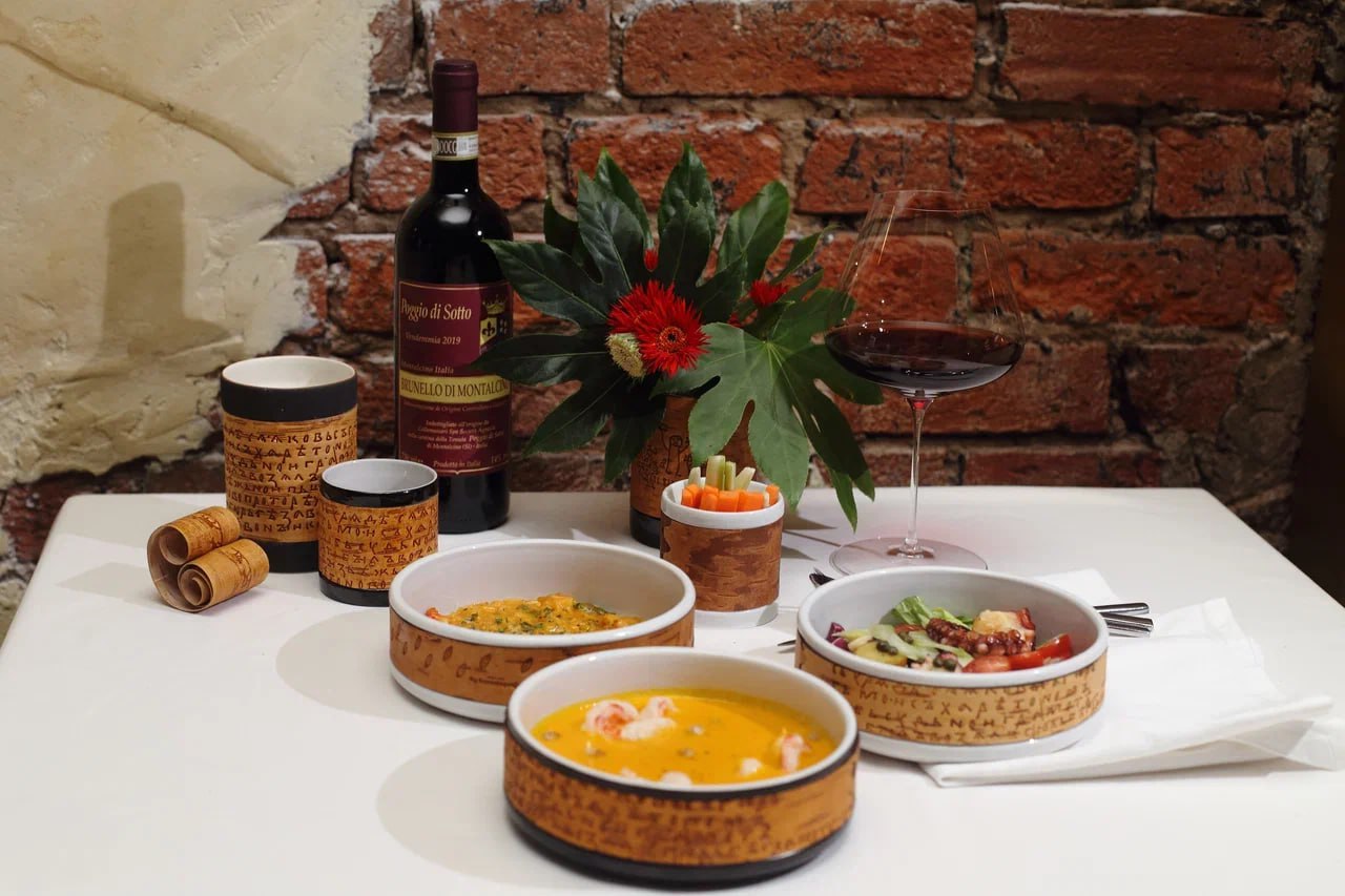 Наш любимый берестяной бренд Берёста Project поделился прекрасной фотосъёмкой своей посуды в окружении очков Brevno из бересты и блюд итальянского ресторана Уника | Сетка — социальная сеть от hh.ru