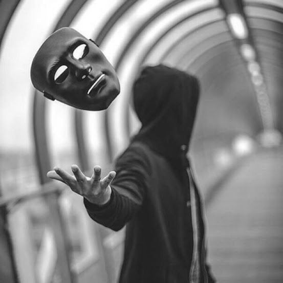 Как научиться думать иначе?
Мы перестанем страдать, когда вместо того, чтобы менять мир, начнём менять свое отношение к нему.
Но как это сделать?
Ответ пока один - через ВОПРОШАНИЕ | Сетка — социальная сеть от hh.ru