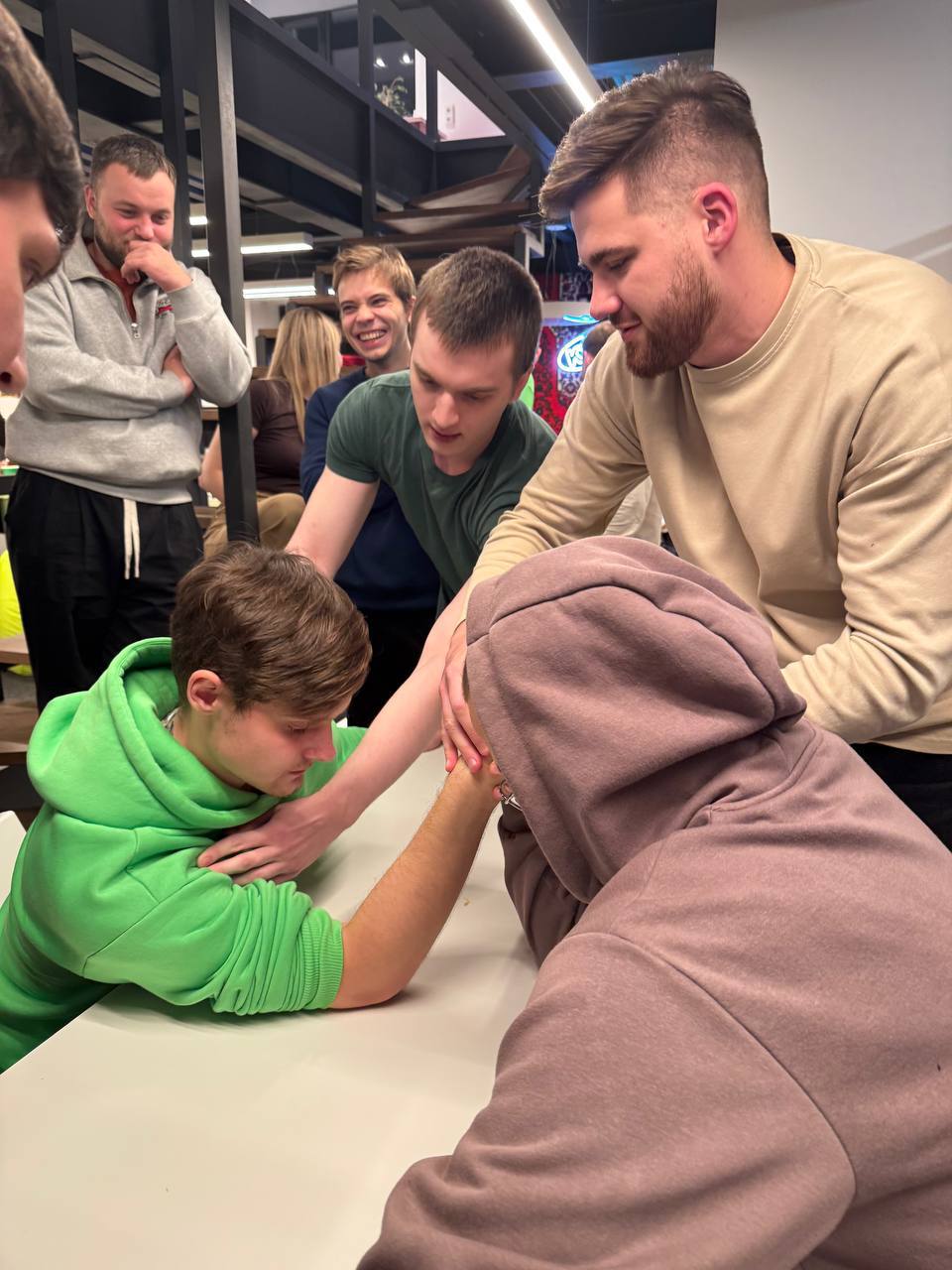 😎 К кому-то праздник только приходит, а к нам уже пришёл — 22 ноября KTS исполнилось 9 лет!
Отметили от души:
🟢 Подарили символичный мерч, где зашифровали каждый из юнитов KTS
🟢Наградили наших крутых ... | Сетка — социальная сеть от hh.ru