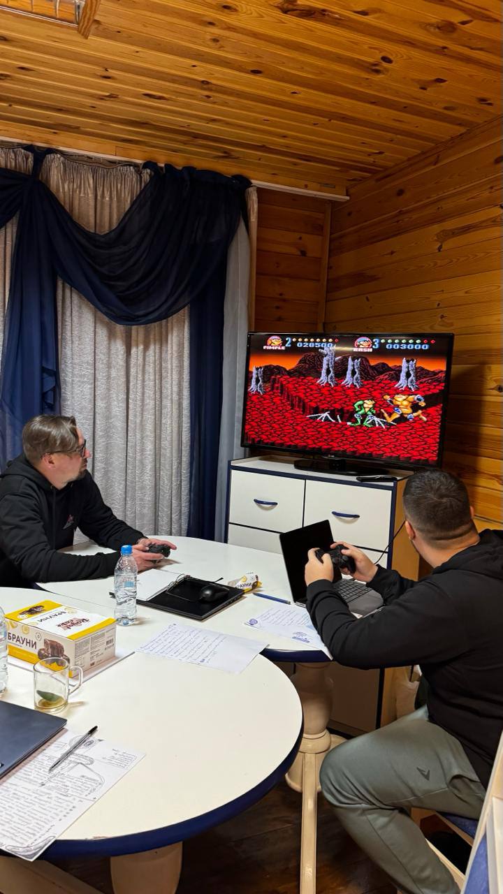 Отгремела стратсессия в Пиробайте 
Два с половиной дня мы с командой руководителей провели вместе. 
В первый день мы разбирали, какие были минусы в нашей работе, какие плюсы и что надо начать делать | Сетка — социальная сеть от hh.ru