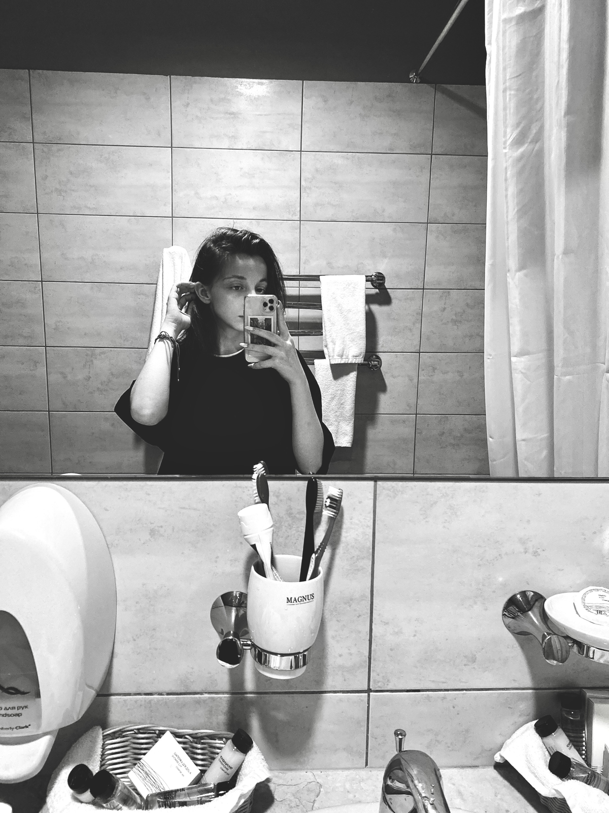 ЧЕРНО-БЕЛАЯ СЪЕМКА🖤🤍
🙆‍♀️ ЧБ фото и видео чаще выглядят более эстетично, за счет гармонии белого и черного цвета | Сетка — социальная сеть от hh.ru