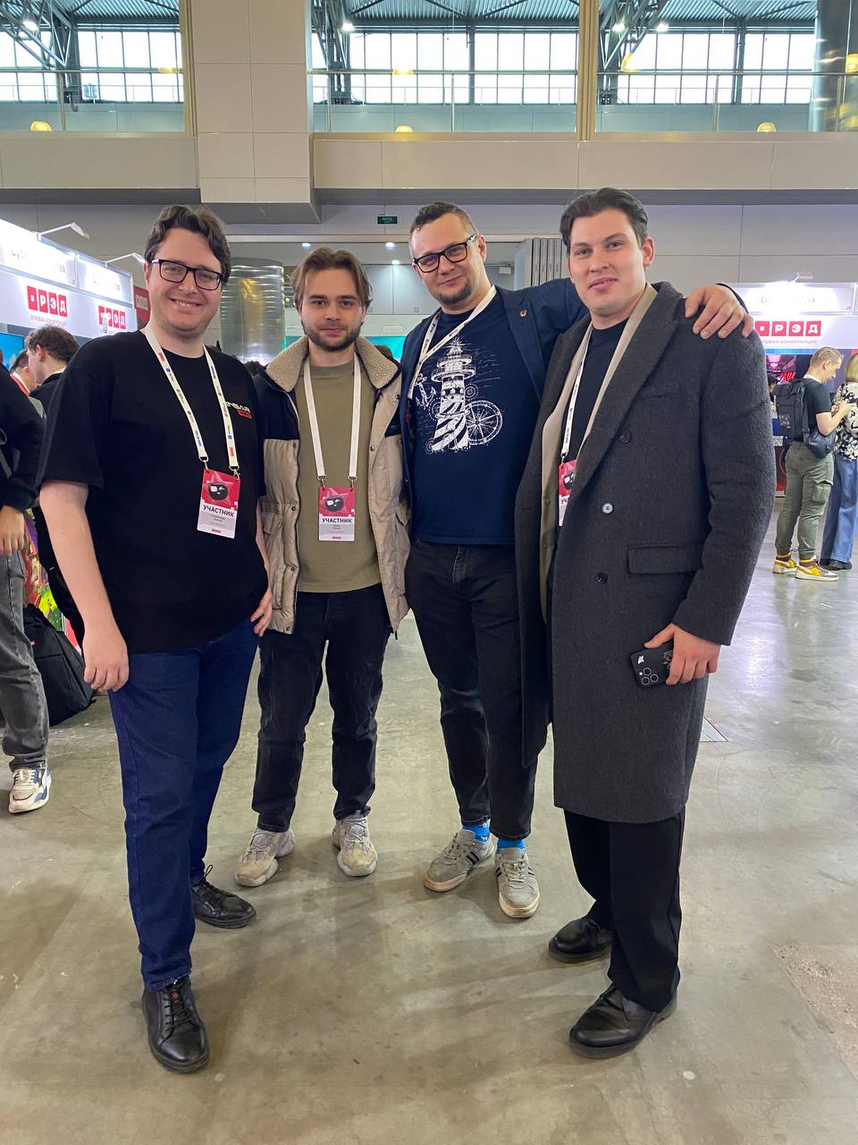 Всем привет с первого дня РЭД ЭКСПО 💪
В первую очередь дошли до разработчиков Сатурна, позадавали вопросы. Будет большое интервью.
#Катявещает | Сетка — социальная сеть от hh.ru