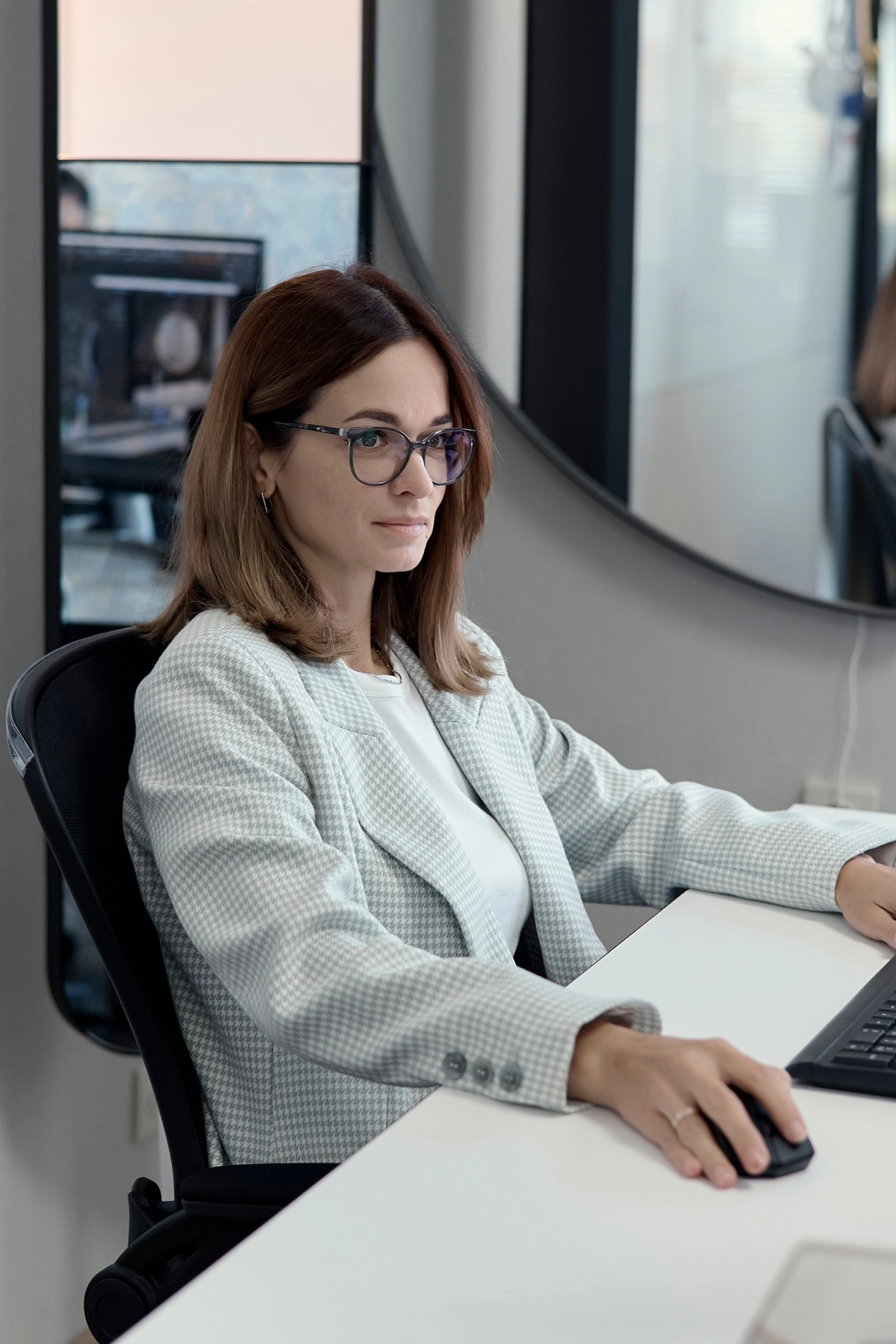 Кому нужна контент съемка?
Экспертам — вы продаете свои услуги в соцсетях — психолог, астролог, дизайнер интерьеров, таргетолог, консультант, бухгалтер и т. д | Сетка — социальная сеть от hh.ru