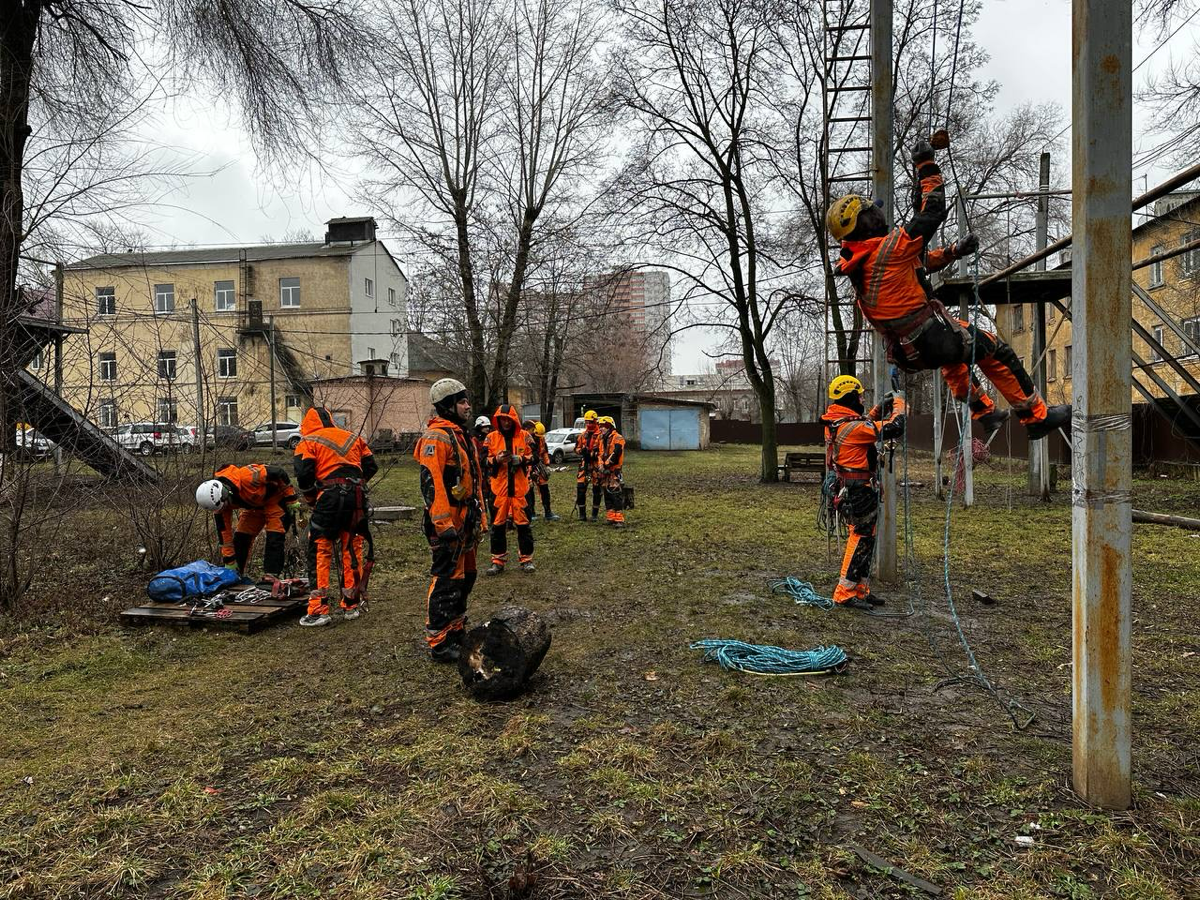 Мне тут прилетело несколько вопросов, в которых интересуются, а зачем мне это наставничество.
Это довольно сложный вопрос, на который сходу и не ответишь. Это целый путь | Сетка — социальная сеть от hh.ru