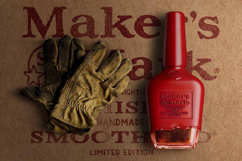 Дизайн виски Maker's Mark от агентства Simple Packaging Studio.
На бутылке нет этикетки традиционной этикетки: вся информация о продукте отпечатана прямо на воске | Сетка — социальная сеть от hh.ru