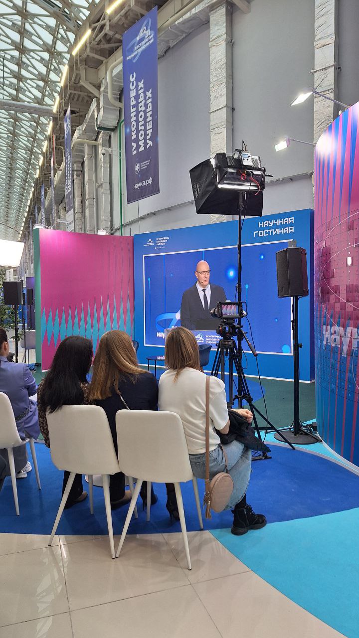 Мой любимчик среди стендов - Научная гостиная | Сетка — социальная сеть от hh.ru