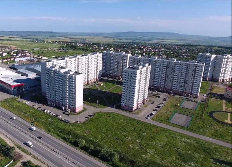 В Ставрополе продолжат благоустройство военного городкаОб этом рассказал на прямой линии губернатор Владимир Владимиров. Уже обустроили большую мусорную площадку, идет строительство пешеходной дорожки | Сетка — социальная сеть от hh.ru