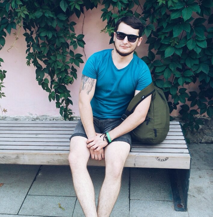 Александр Николаев