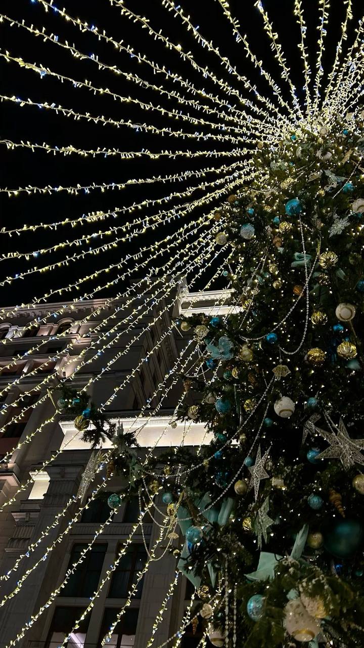 🎄В 21 парке одновременно зажгутся огни на праздничных елках
1 декабря
В праздничном флешмобе примут участие:
📎Измайловский парк
📎сад «Эрмитаж» и сад имени Н.Э | Сетка — социальная сеть от hh.ru