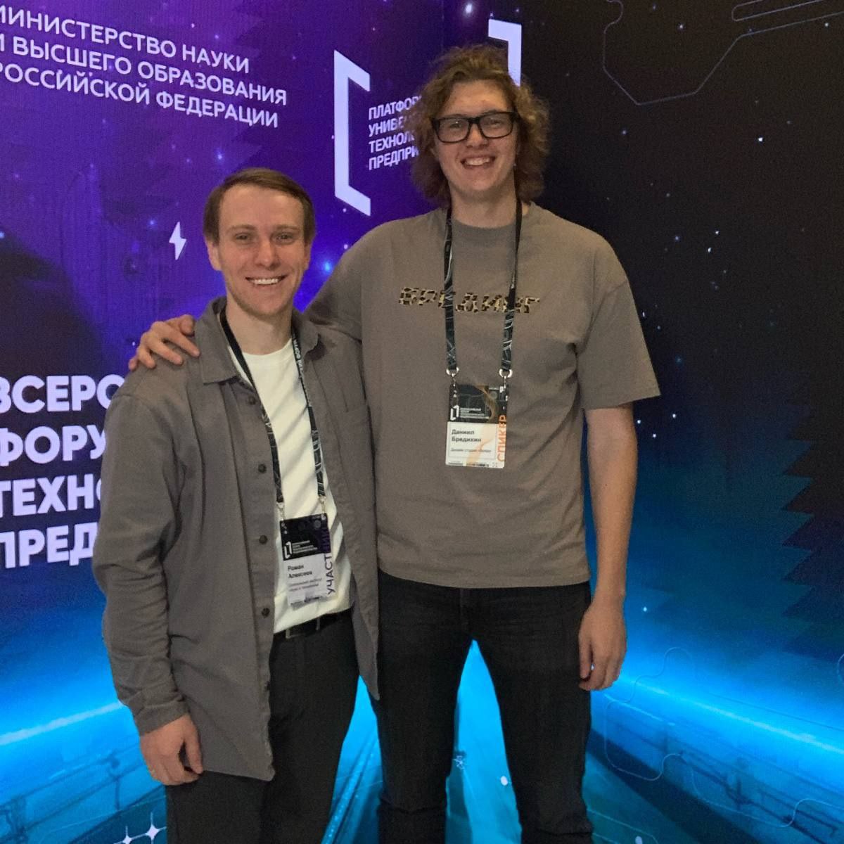 Итоги ноября
⠀
🎉 Время с близкими
⠀
В ноябре я успел покататься с Ариной на коньках. Сходили с Катей в театр и съездили отдохнуть в ЭКО-парк, которому делаем ребрендинг | Сетка — социальная сеть от hh.ru