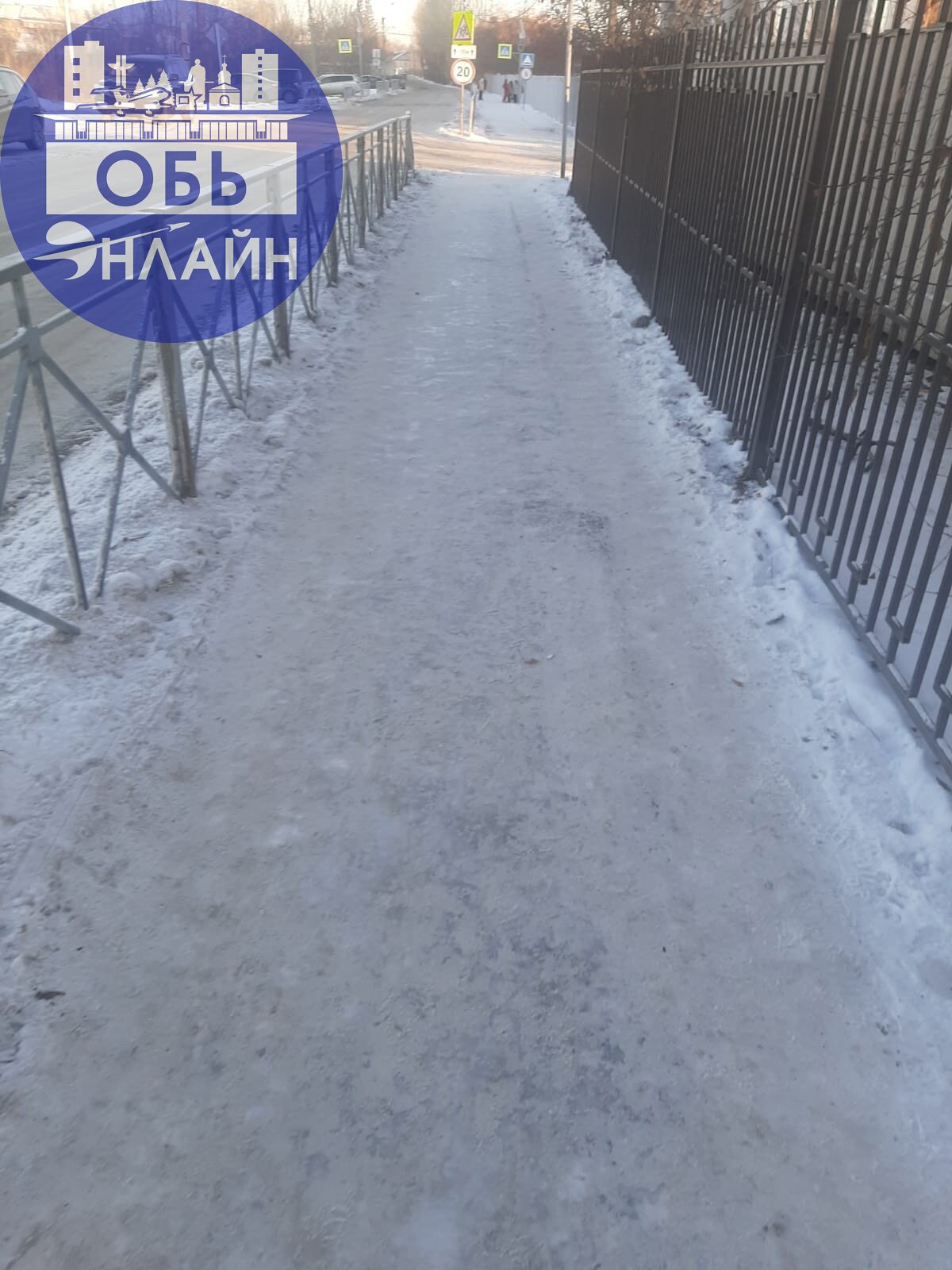 ↗ Администрация города Оби почему Ваши работают на отвали? Пешеходные дорожки на Октябрьской и Шевченко сплошной каток | Сетка — социальная сеть от hh.ru