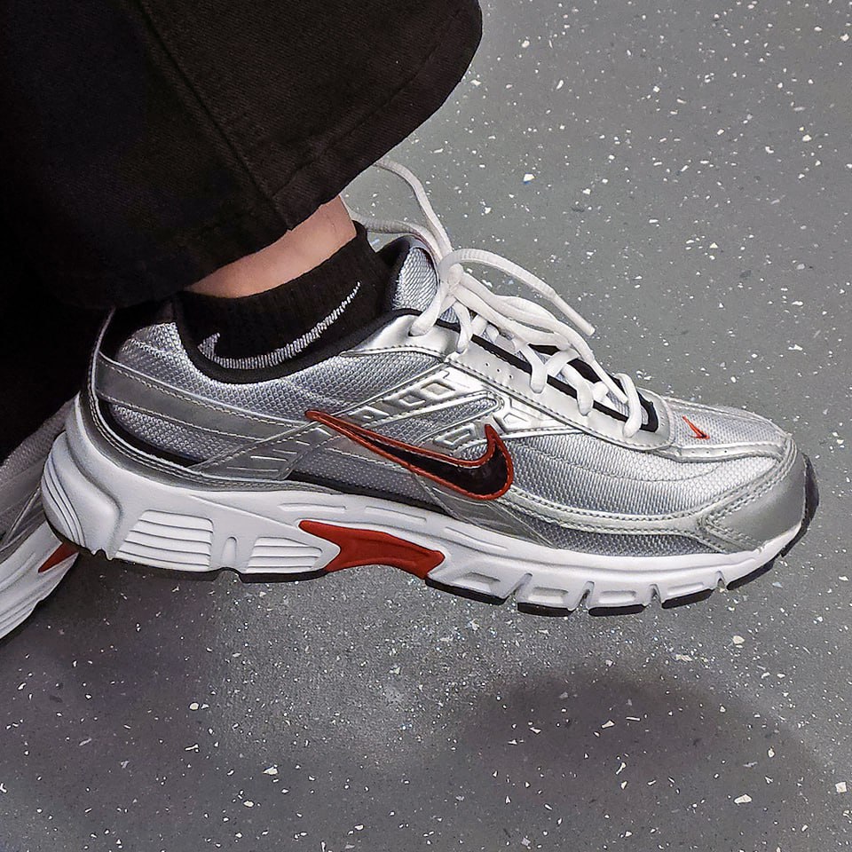 ⚡️НАЙКОФАН ⚡️
И это 👉 Nike Initiator "Metallic Silver Black" 
И конечно же версии дешевле
🪙Цена#1
🪙Цена#2
И о погоде ☁️
Сегодня в Москве пасмурно
Утром +1 ☁️
Днём +1 ☁️
Вечером +1 ☁️
#обувь #ноябрь #2... | Сетка — социальная сеть от hh.ru