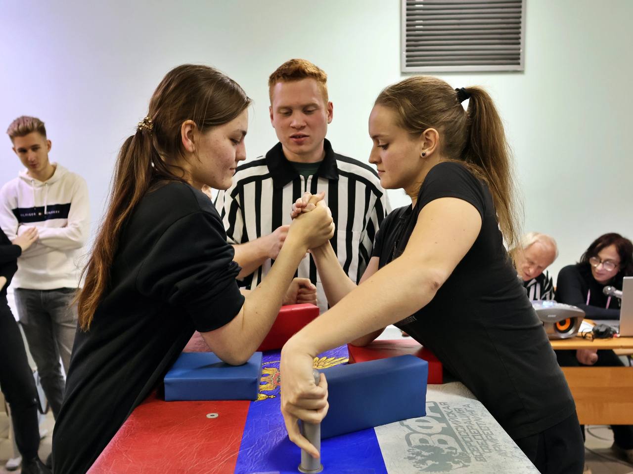 🏆 ГК Юзтех — спонсор сборной МГУ по армрестлингу
20 ноября состоялся чемпионат МГУ по армрестлингу в программе 84-й Спартакиады МГУ | Сетка — социальная сеть от hh.ru