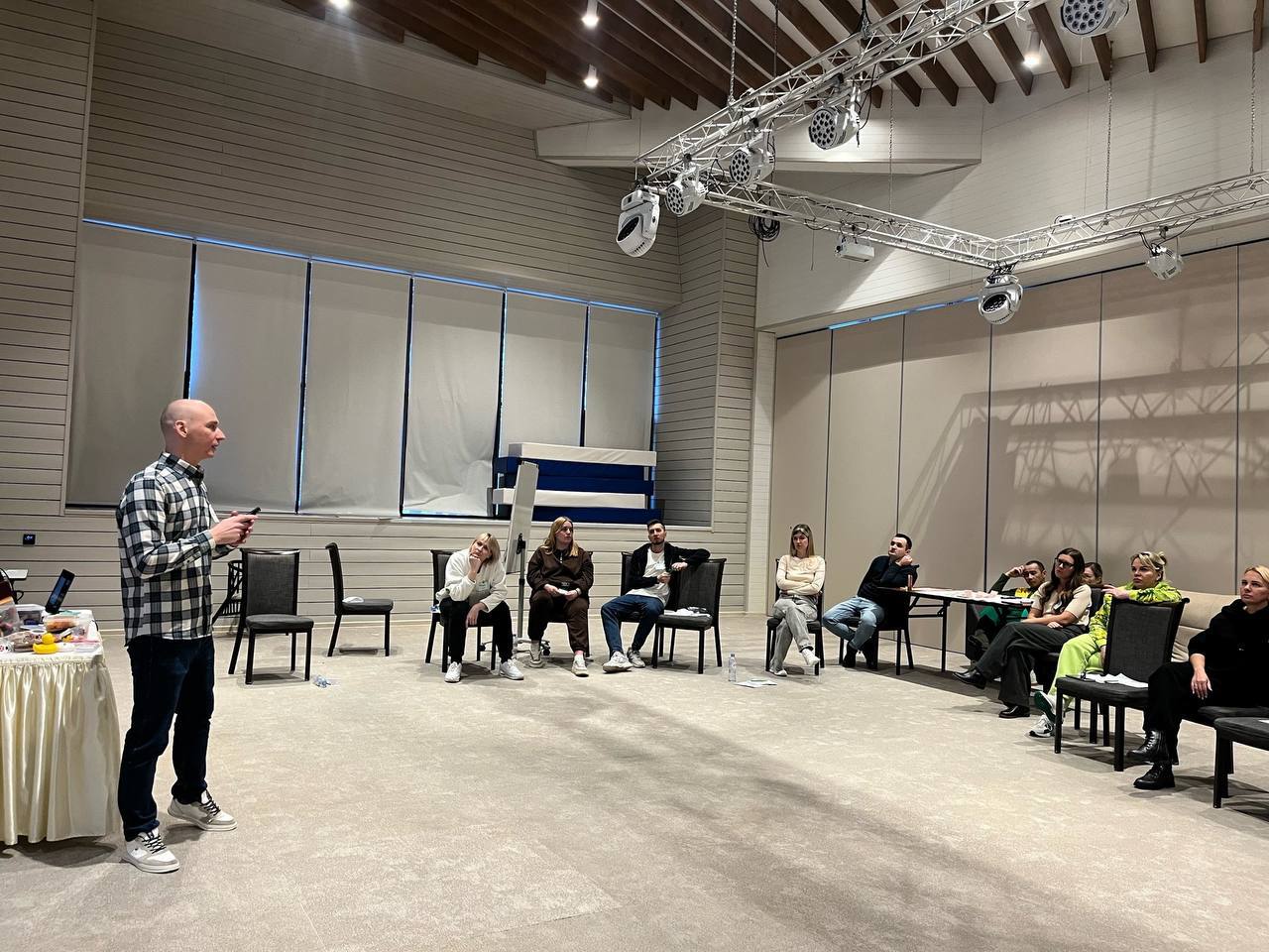 🤩Провели тренинг «Wow-сервис и работа в команде» для коллег из LES Art Resort
✳️Вспомнили лучшие события года
✳️Запланировали цели на 2025 год
✳️Разобрали Путь гостя через предвосхищение ожиданий гост... | Сетка — социальная сеть от hh.ru