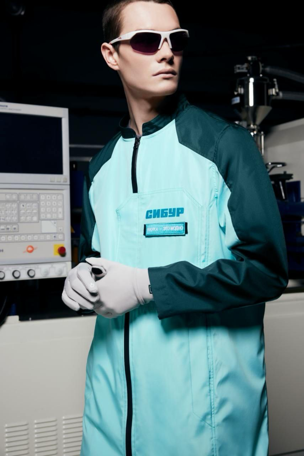 Всем доброго понедельника!
Предлагаю начать неделю с переосмысления спецодежды для научных сотрудников.
Сибур совместно с брендом Олово выкатил линейку очень стильной и функциональной спецовки | Сетка — социальная сеть от hh.ru
