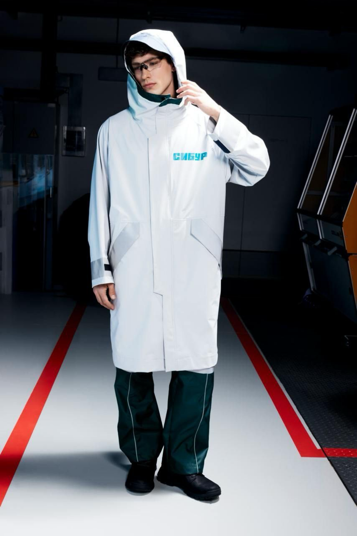 Всем доброго понедельника!
Предлагаю начать неделю с переосмысления спецодежды для научных сотрудников.
Сибур совместно с брендом Олово выкатил линейку очень стильной и функциональной спецовки | Сетка — социальная сеть от hh.ru