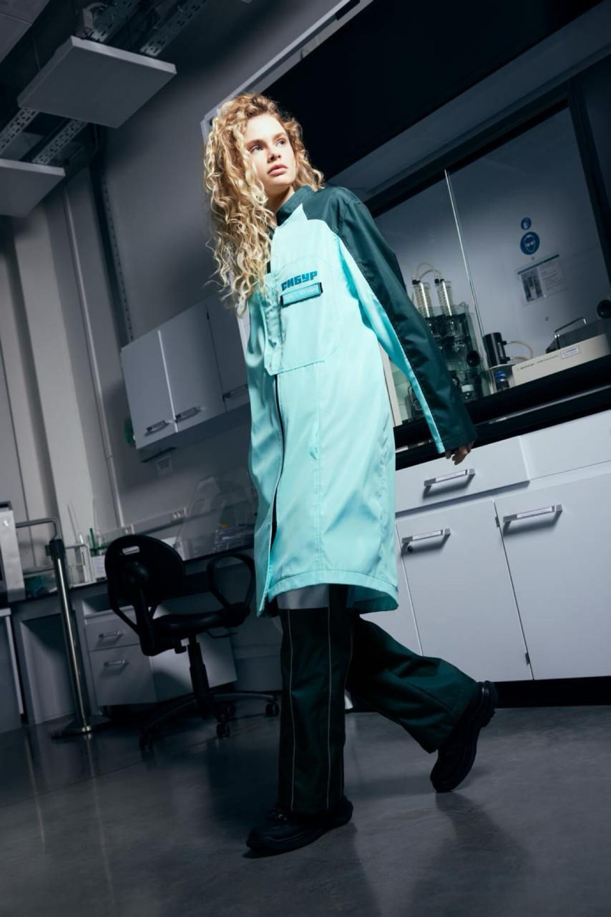 Всем доброго понедельника!
Предлагаю начать неделю с переосмысления спецодежды для научных сотрудников.
Сибур совместно с брендом Олово выкатил линейку очень стильной и функциональной спецовки | Сетка — социальная сеть от hh.ru