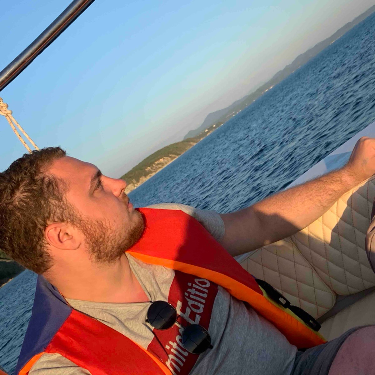 Роман Попов