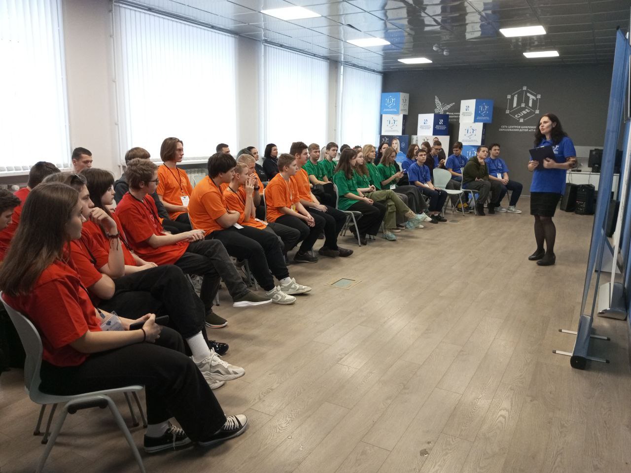 Привет!
Наши друзья из центра цифрового образования IT КУБ завершили осеннюю сессию с школьниками из Смоленского региона | Сетка — социальная сеть от hh.ru