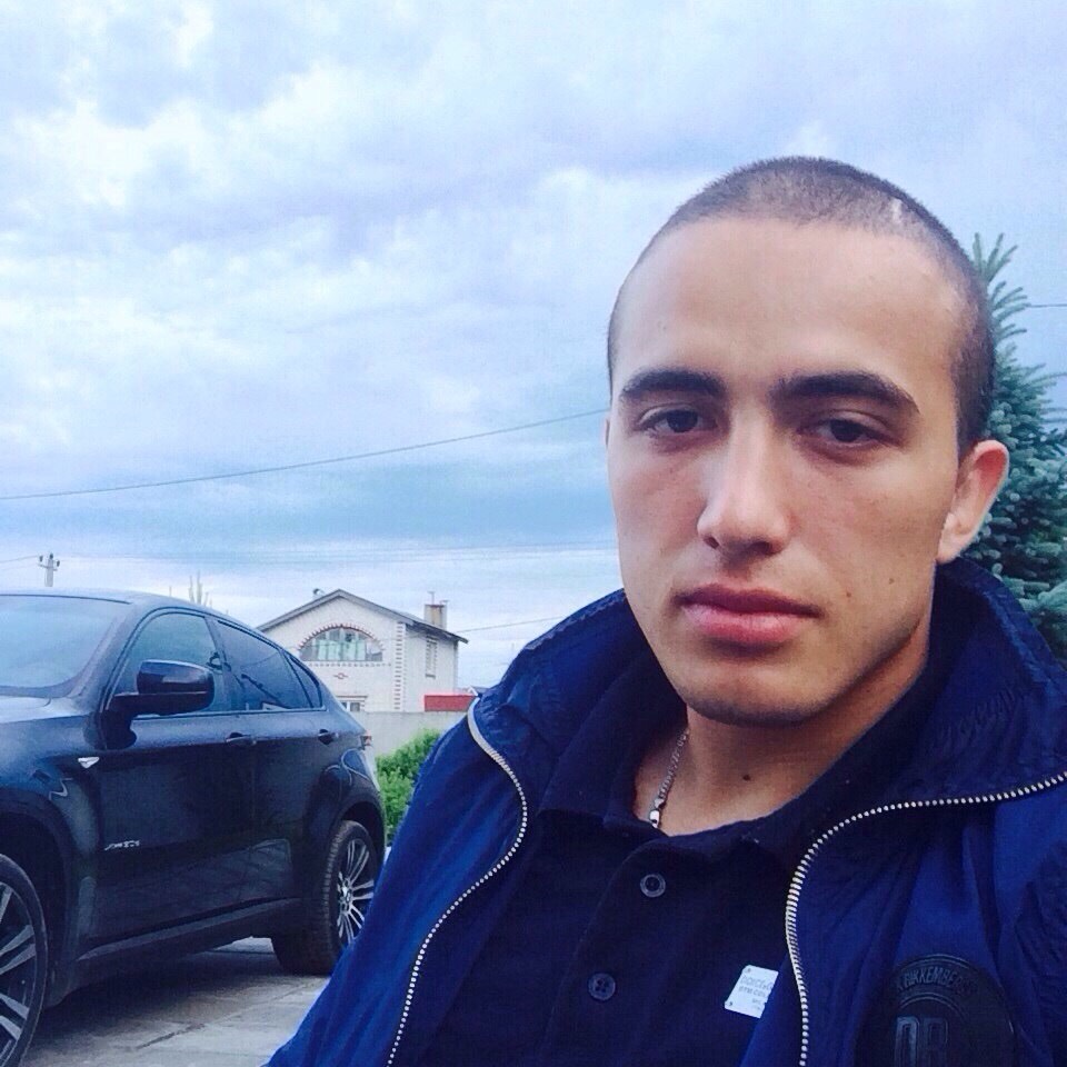 Артем Яхьяев