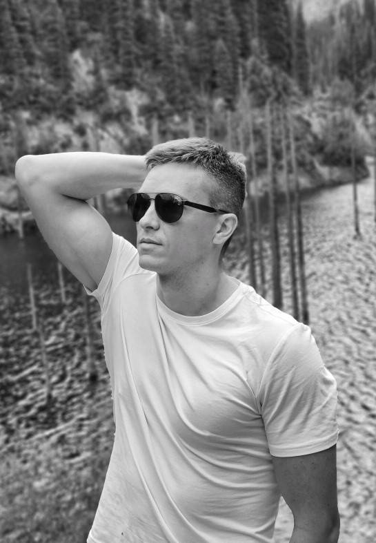 Денис Ханов