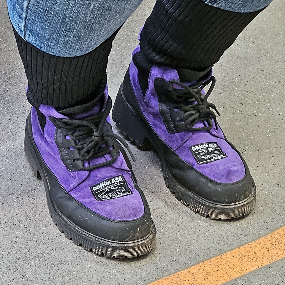 МИКСОВКА разной обуви в ОДНОМ продолжается 😀
Тут и ботинки, и что-то кроссовочное, и чулки
Однако получилось что-то интересное 👽
Интернет говорит, что это 👉 TEETSPACE(про марку ничего не найдено)
Кста... | Сетка — социальная сеть от hh.ru