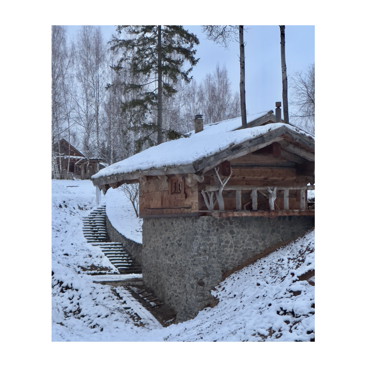 Параллельный мир с домами сложенными из трехсотлетних деревьев @taigaloghomes | Сетка — социальная сеть от hh.ru