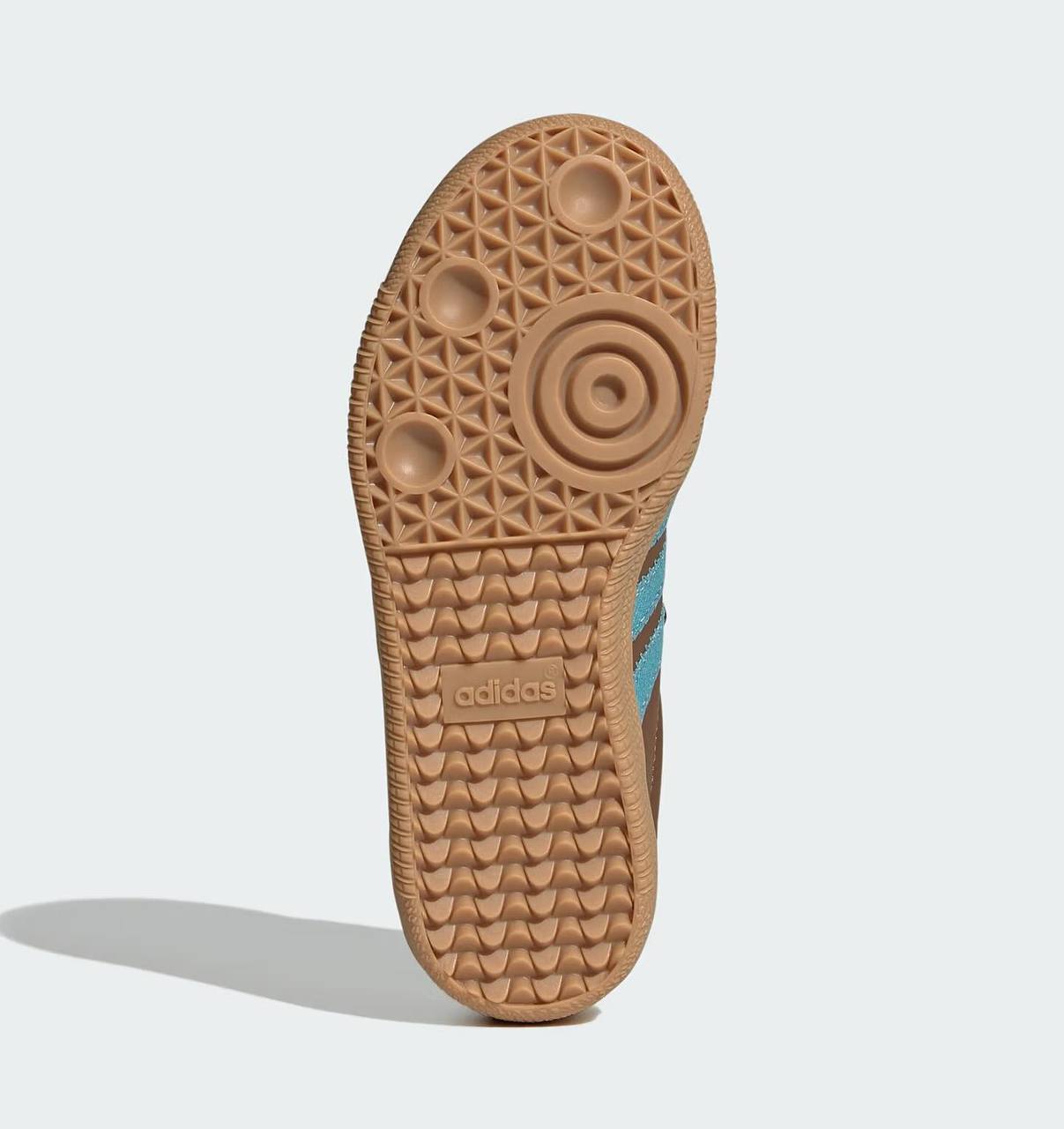 Adidas заколлабился с Историей Игрушек иии… собирается дропнуть ИХ — Samba, вдохновленные Вуди. Релиз наметили на весну 2025 года | Сетка — социальная сеть от hh.ru