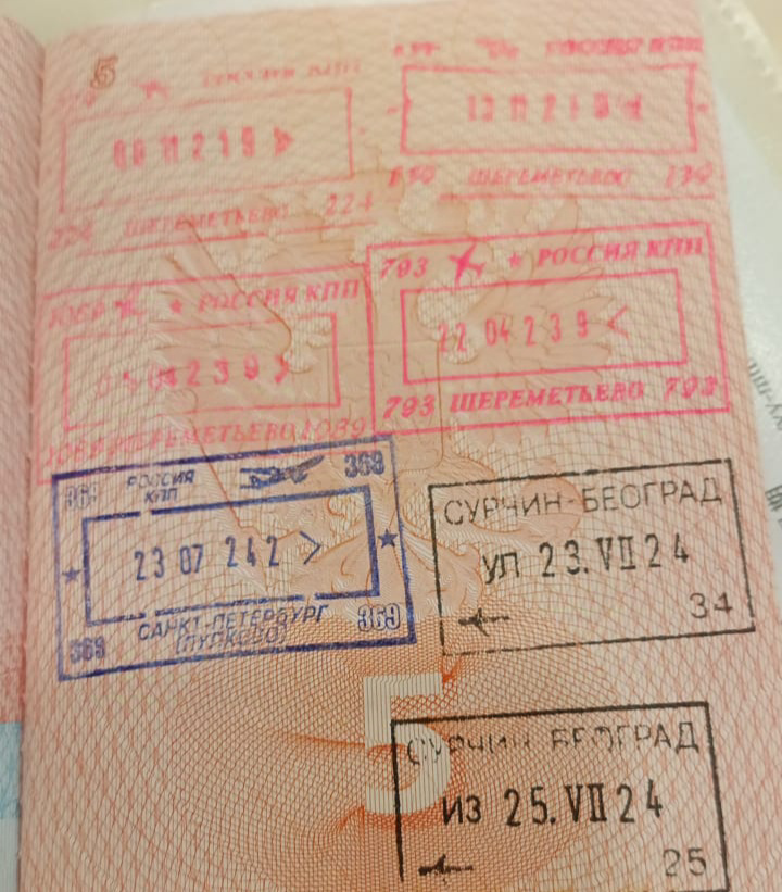 Уважаемые путешественники!  
Обращаем ваше внимание на важность тщательной проверки штампов в заграничном паспорте после каждого выезда за границу | Сетка — социальная сеть от hh.ru