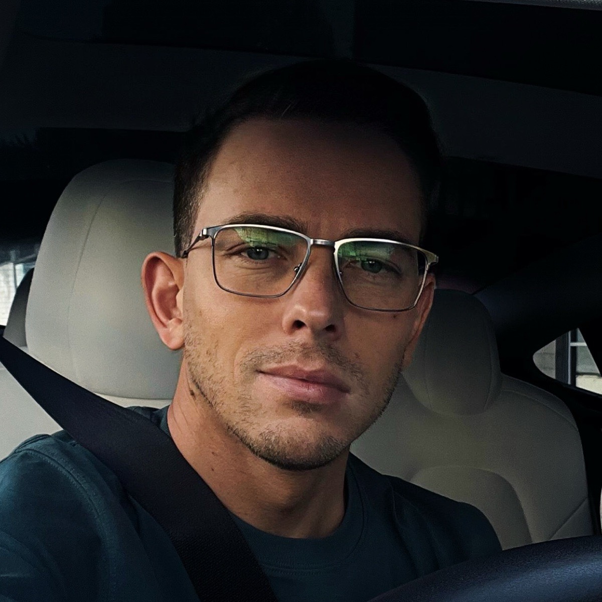 Артем Зубков | Сетка — социальная сеть от hh.ru