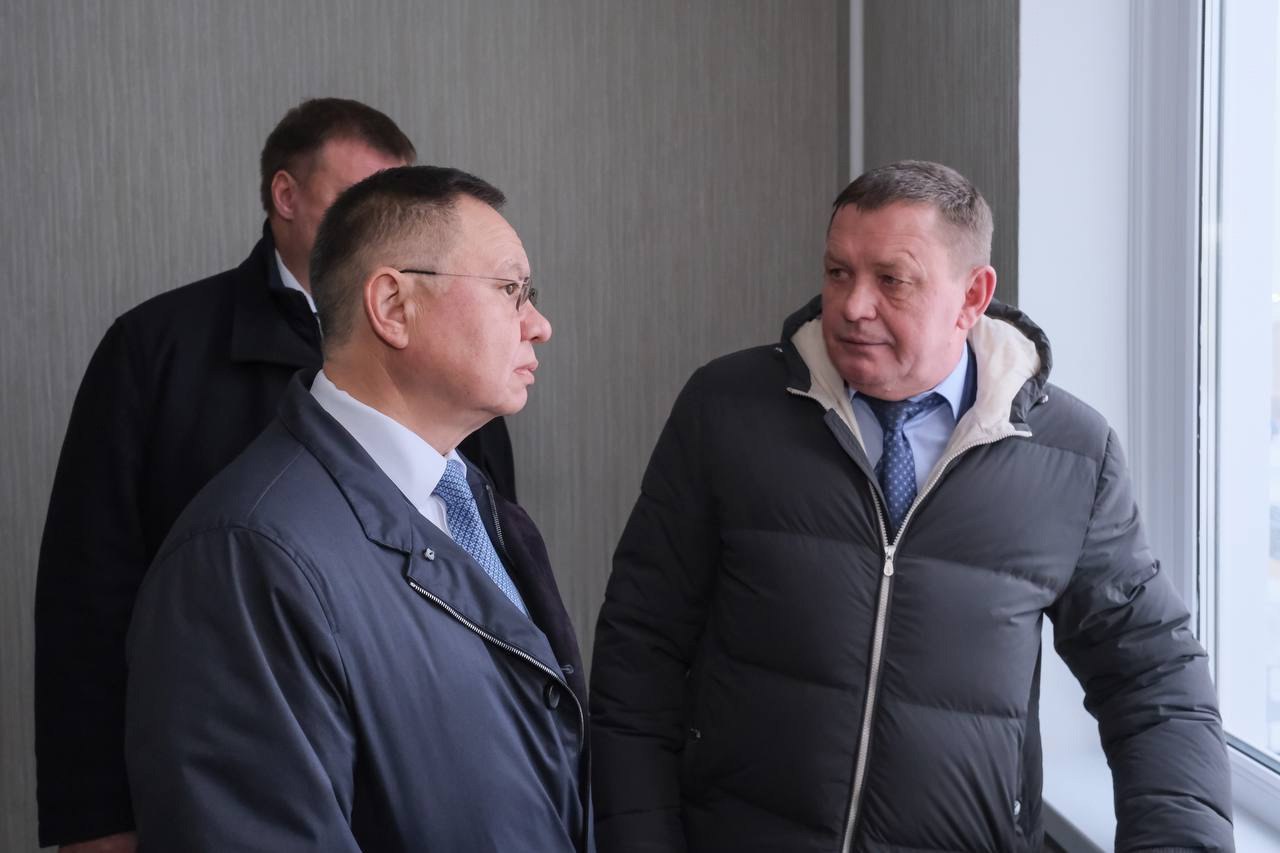 Глава Минстроя России Ирек Файзуллин в ходе рабочей поездки в Курскую область осмотрел квартиры, которые планируется предоставить жителям, утратившим свое жилье
В осмотре также принял участие первый з... | Сетка — социальная сеть от hh.ru