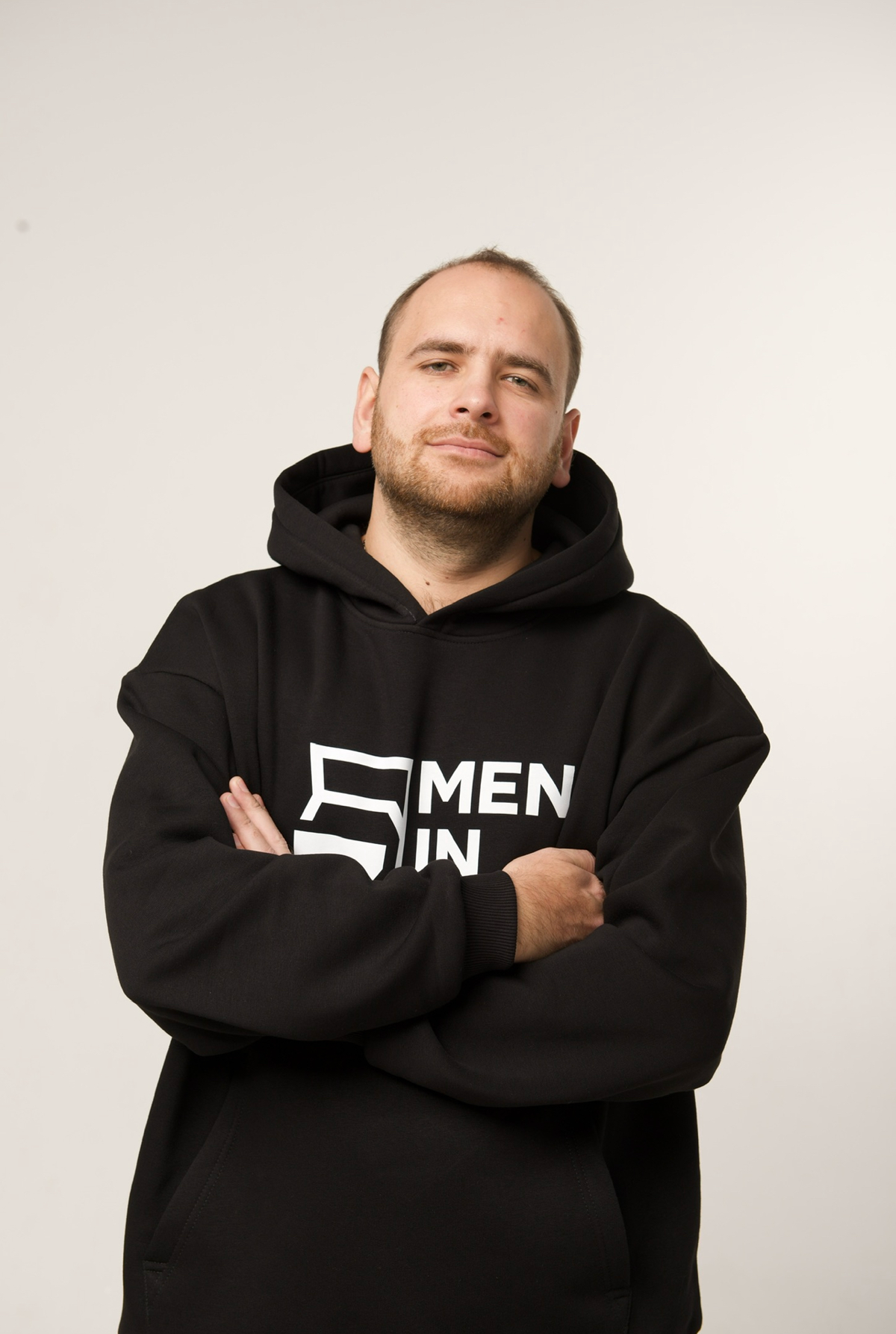 Давайте знакомиться.
Я Святослав Корсун, CEO и founder крутой команды спецагентов😎 диджитал-разработки MEN IN DEV - www.mendev | Сетка — социальная сеть от hh.ru