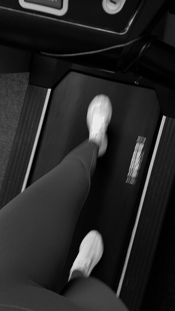 Ищете вдохновение для создания контента? Вот несколько мест, где его можно найти:
👉 Природа.
Прогулка на свежем воздухе или поездка за город могут зарядить вас новыми идеями.
👉 Книги и фильмы | Сетка — социальная сеть от hh.ru