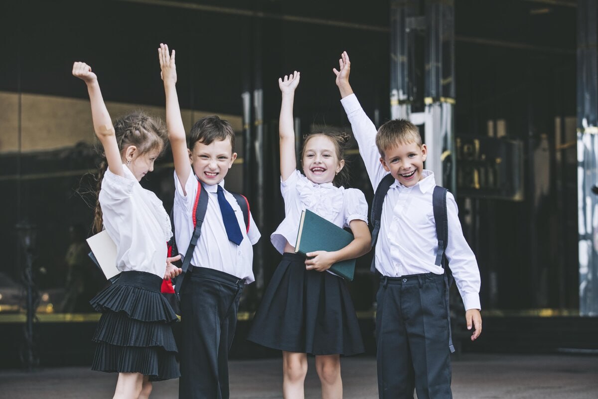 👨‍👩‍👧‍👦 Многодетные семьи могут получить выплату на школьную форму и канцелярию
Подать заявление необходимо до 31 декабря | Сетка — социальная сеть от hh.ru