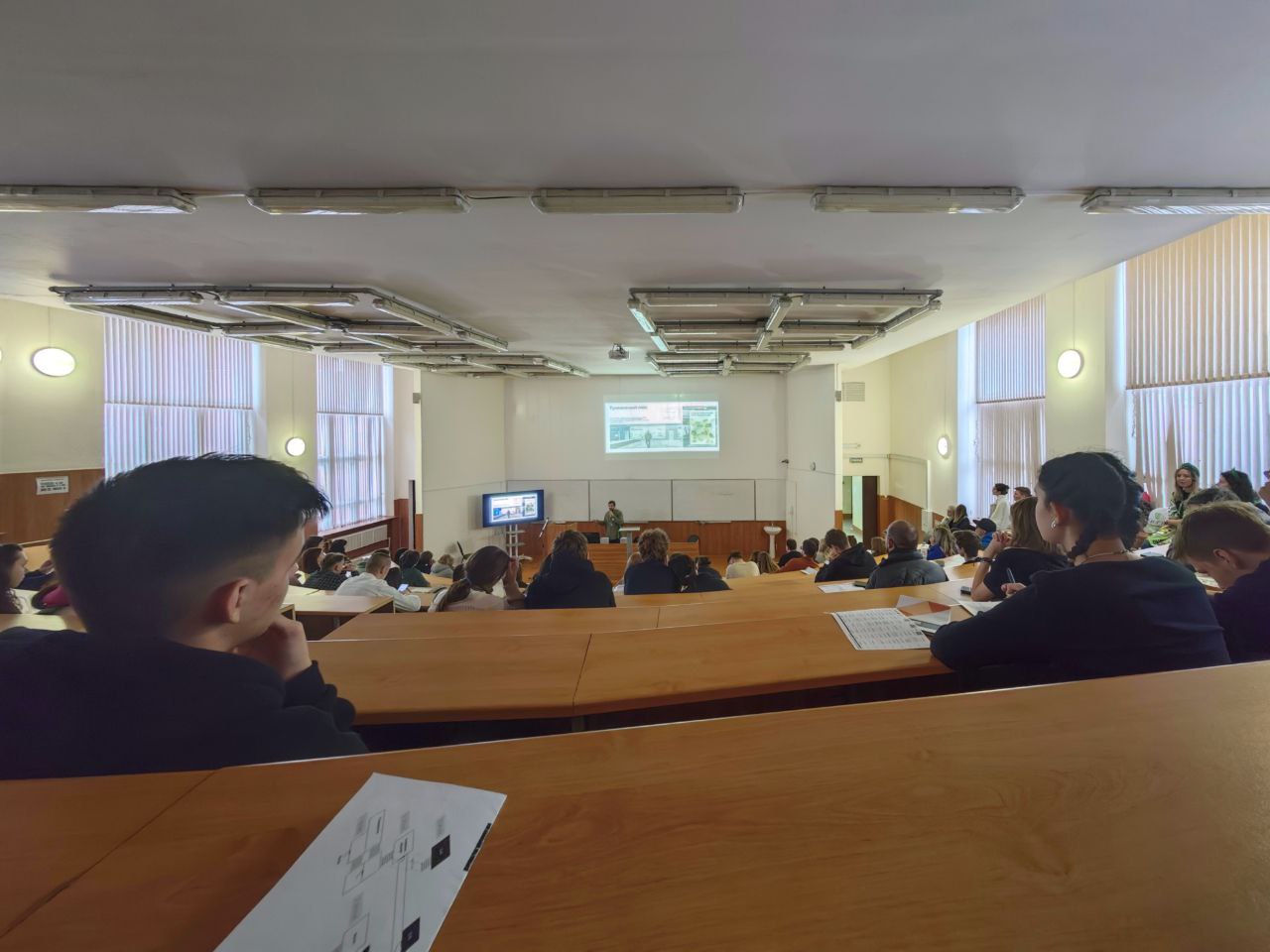 Дизайн-выходные в Ярославле
#события
Это были мои вторые ДВ. Всё происходило в здании ЯГТУ, и лонг стори шорт: эмоции смешанные | Сетка — социальная сеть от hh.ru