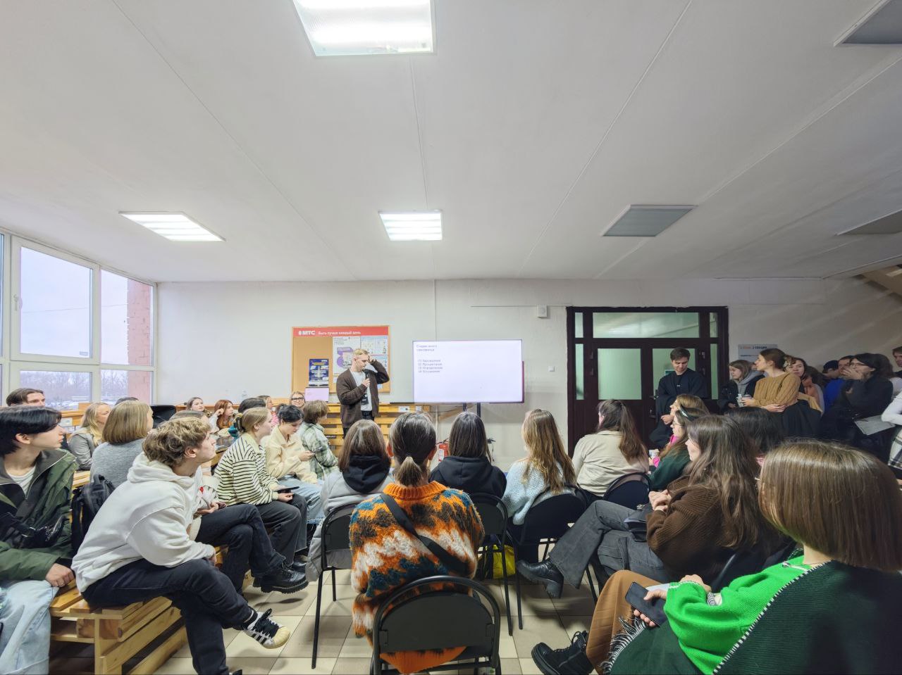 Дизайн-выходные в Ярославле
#события
Это были мои вторые ДВ. Всё происходило в здании ЯГТУ, и лонг стори шорт: эмоции смешанные | Сетка — социальная сеть от hh.ru