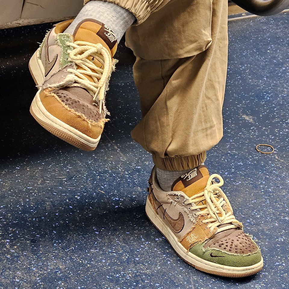 КАЙФОВЫЕ✨
И это Air Jordan 1 Retro Low OG "Zion Williamson Voodoo"
⚡️И пару слов о модели⚡️
Кроссовки Air Jordan 1 Retro Low OG в расцветке "Zion Williamson Voodoo" обладают интересной историей, они п... | Сетка — социальная сеть от hh.ru