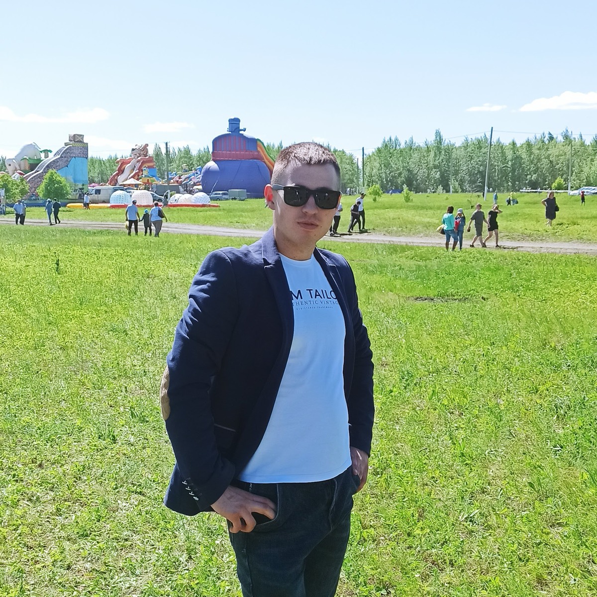 Александр Николаев