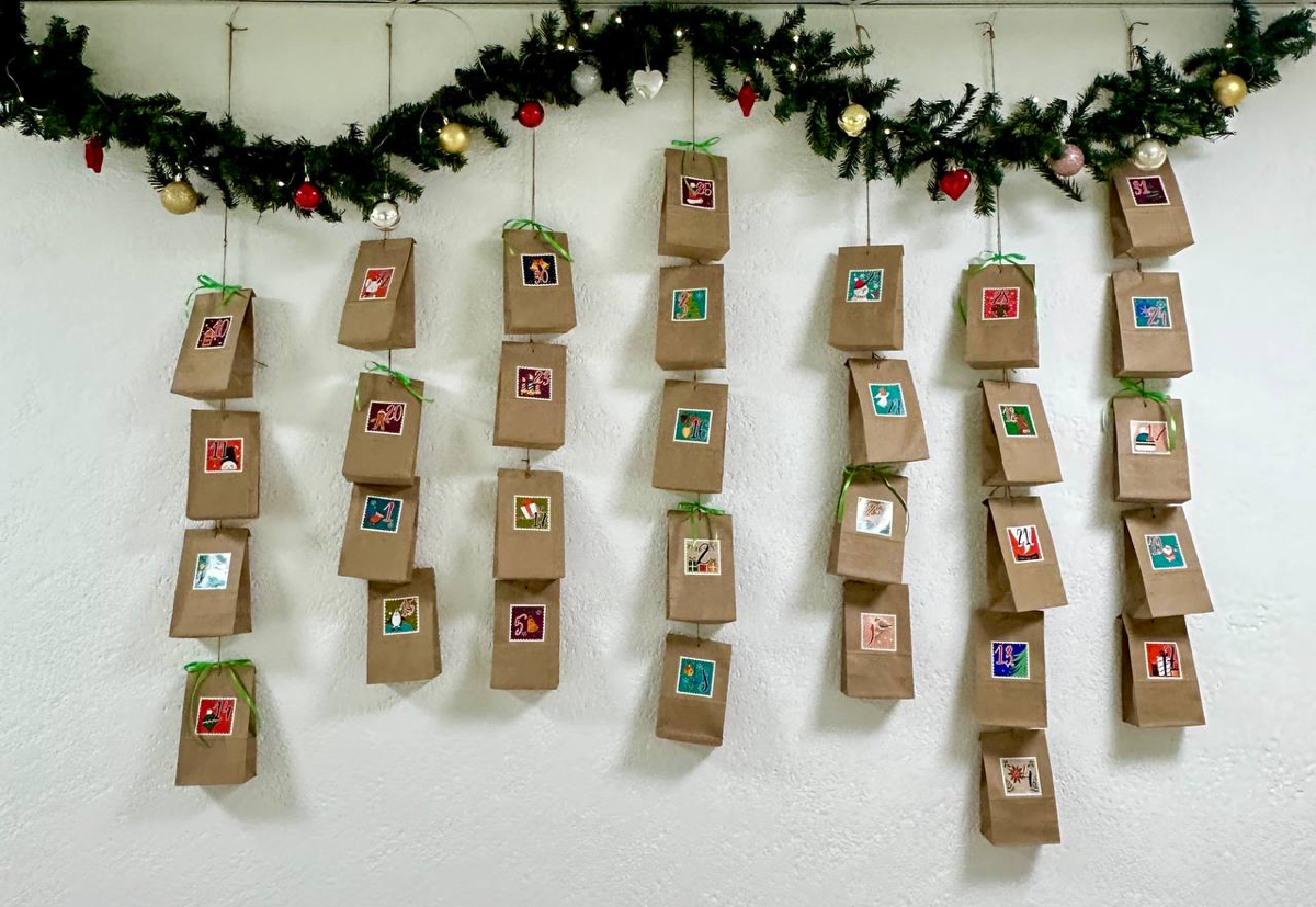 🎄 До Нового года всего 26 дней! 🎅 А это значит, что он уже несётся к нам на всех парах, как знаменитый новогодний караван «Кока-Колы» | Сетка — социальная сеть от hh.ru