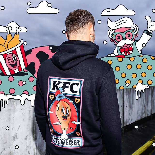 Омг, KFC дропнул новогодний мерч и это прекрасно🔥
Есть:
🍕худи за 50 баксов (~5500 рублей)
🍕шапка за 24 бакса (~2600 рублей)
🍕кружка-термос за 30 баксов (~3300 рублей)
🍕шикарный свитер за 50 баксов (~5... | Сетка — социальная сеть от hh.ru
