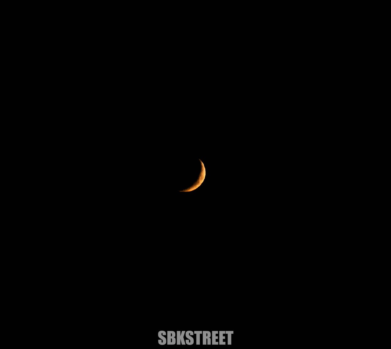 🌒 такая луна сегодня..
❤️ sbkstreet | 🔵дать буст каналу | Сетка — социальная сеть от hh.ru