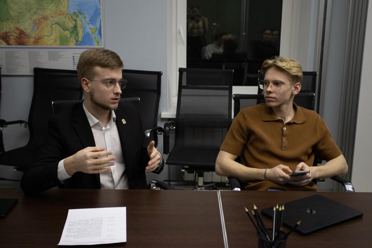 ⚡️Итоги XVIII заседания «Альянса молодых гуманитариев»
4 декабря у участников клуба состоялась встреча с главным специалистом-экспертом Отдела административно-
финансового и кадрового обеспечения, Пре... | Сетка — социальная сеть от hh.ru