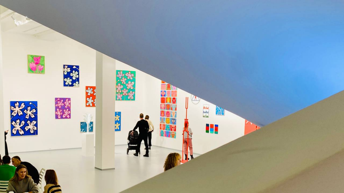 #кудаСходитьДизайнеру  
Новый выставочной сезон в #МАММ
Забиты все 6 этажей! Оч рекомендую😍 (на фотках только половина всего)  
#выставка #вдохновение #искуйсство #сюрреализм #абстракционизм | Сетка — социальная сеть от hh.ru