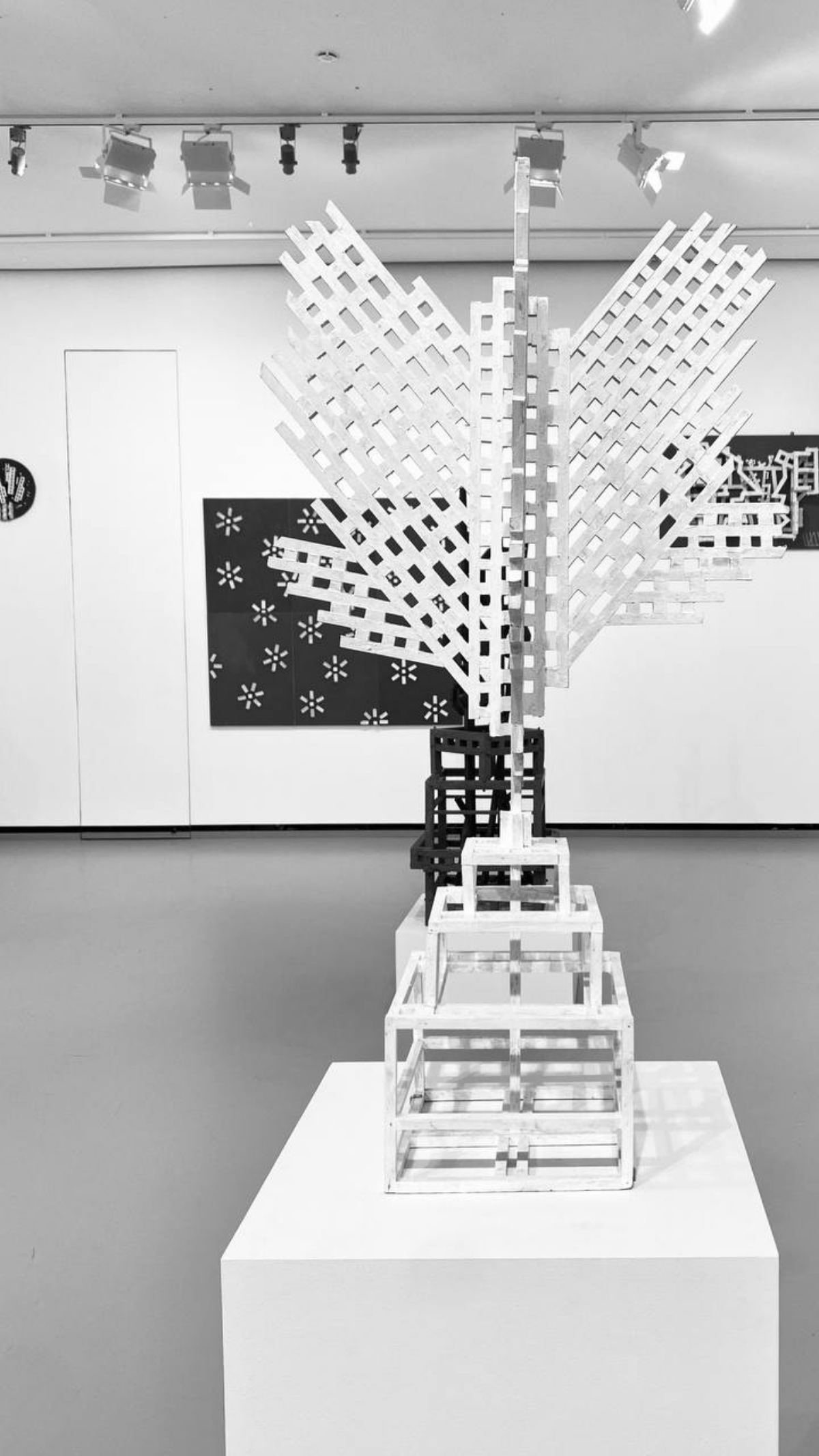 #кудаСходитьДизайнеру  
Новый выставочной сезон в #МАММ
Забиты все 6 этажей! Оч рекомендую😍 (на фотках только половина всего)  
#выставка #вдохновение #искуйсство #сюрреализм #абстракционизм | Сетка — социальная сеть от hh.ru